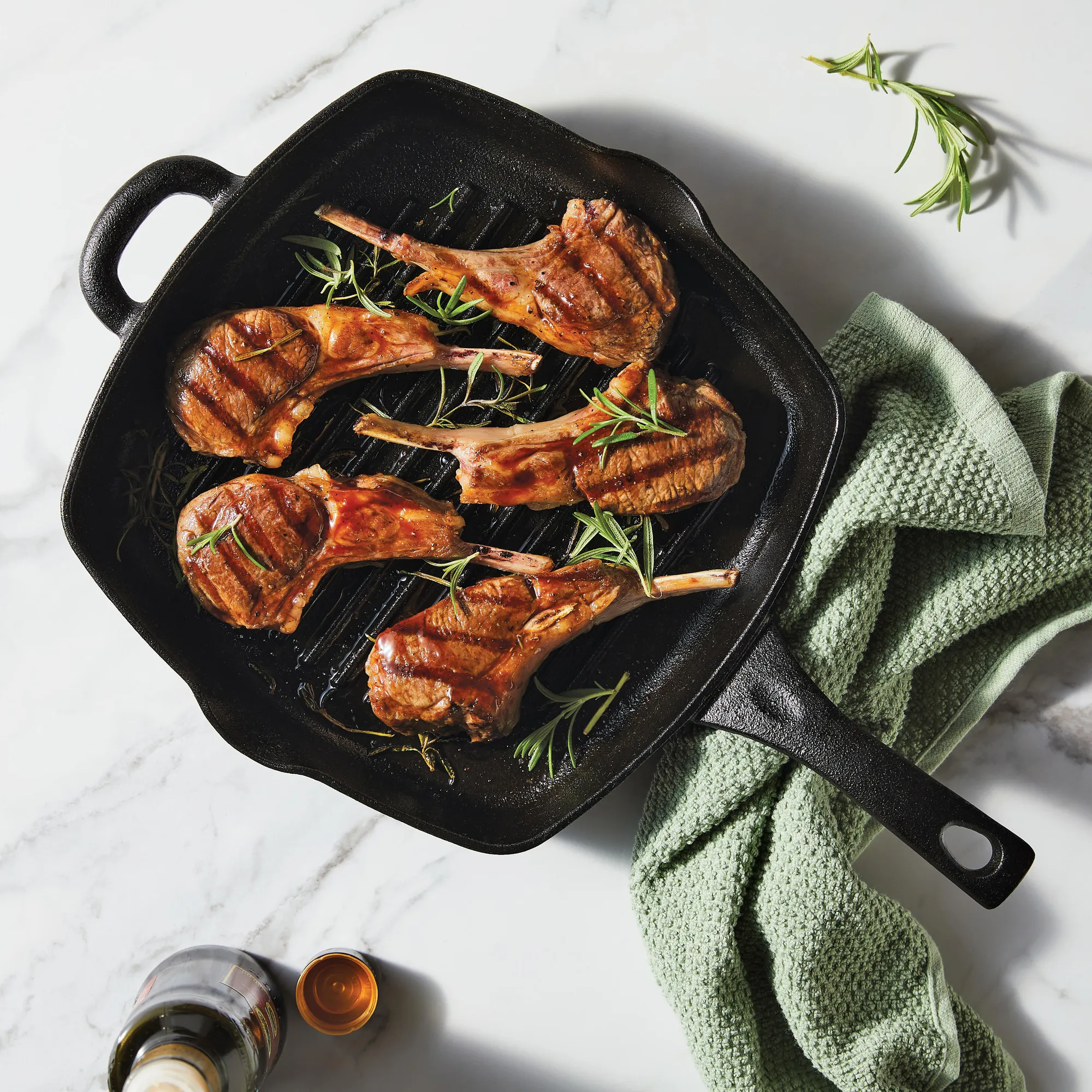 10-Inch Pre-Seasoned Cast Iron Grill Pan with Helper Handle and Pour Spouts