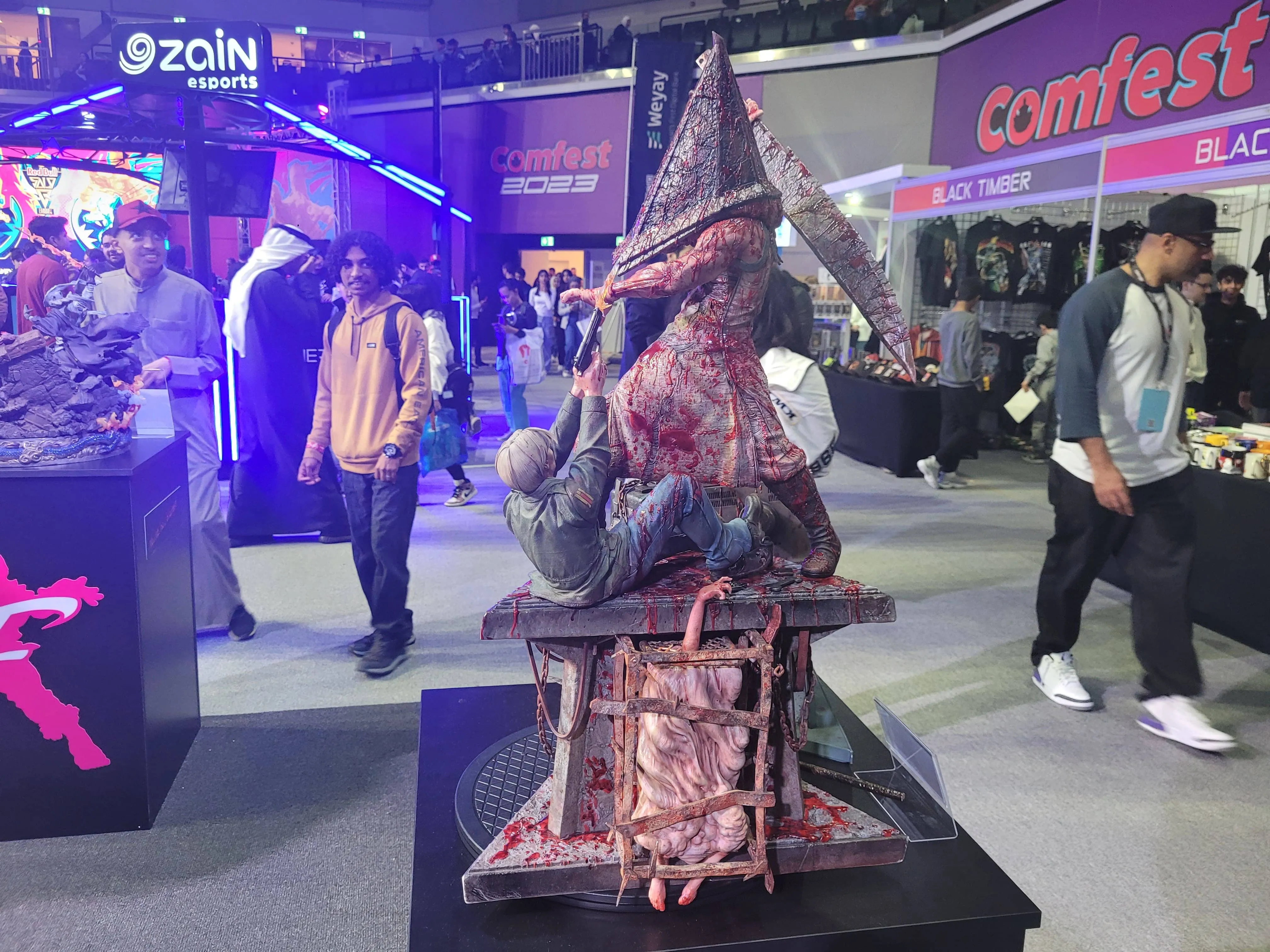 James Sunderland vs Red Pyramid Statue