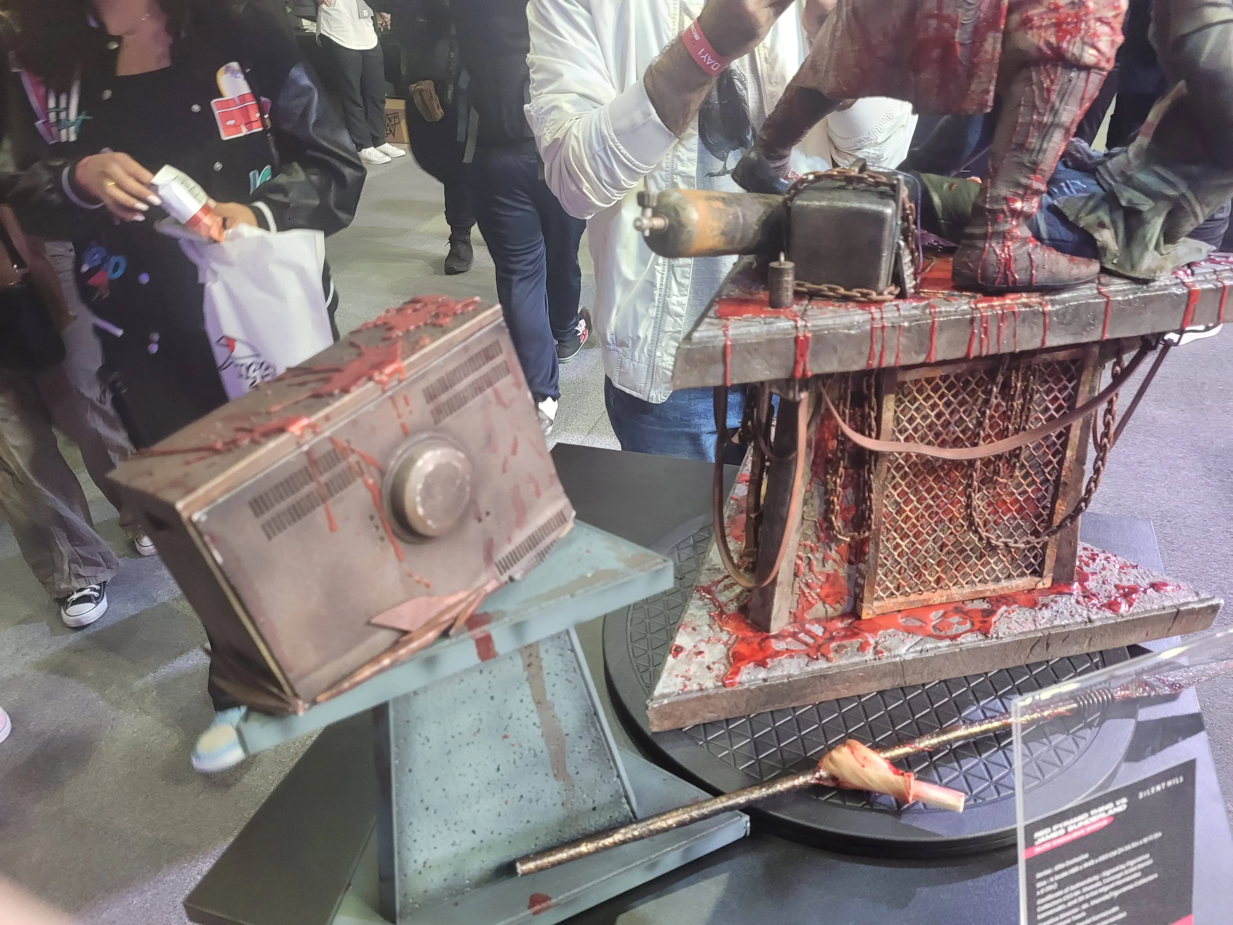 James Sunderland vs Red Pyramid Statue