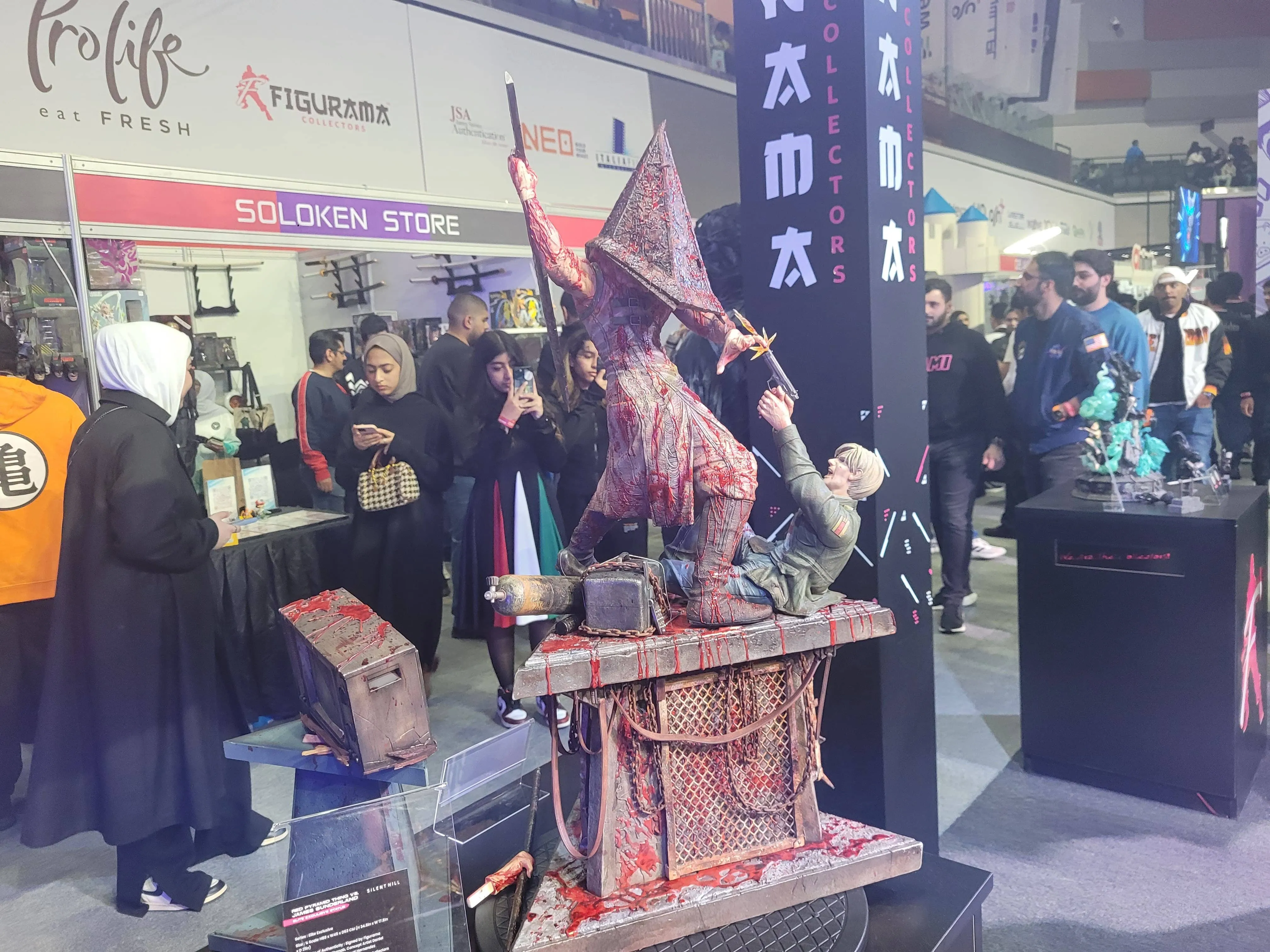 James Sunderland vs Red Pyramid Statue