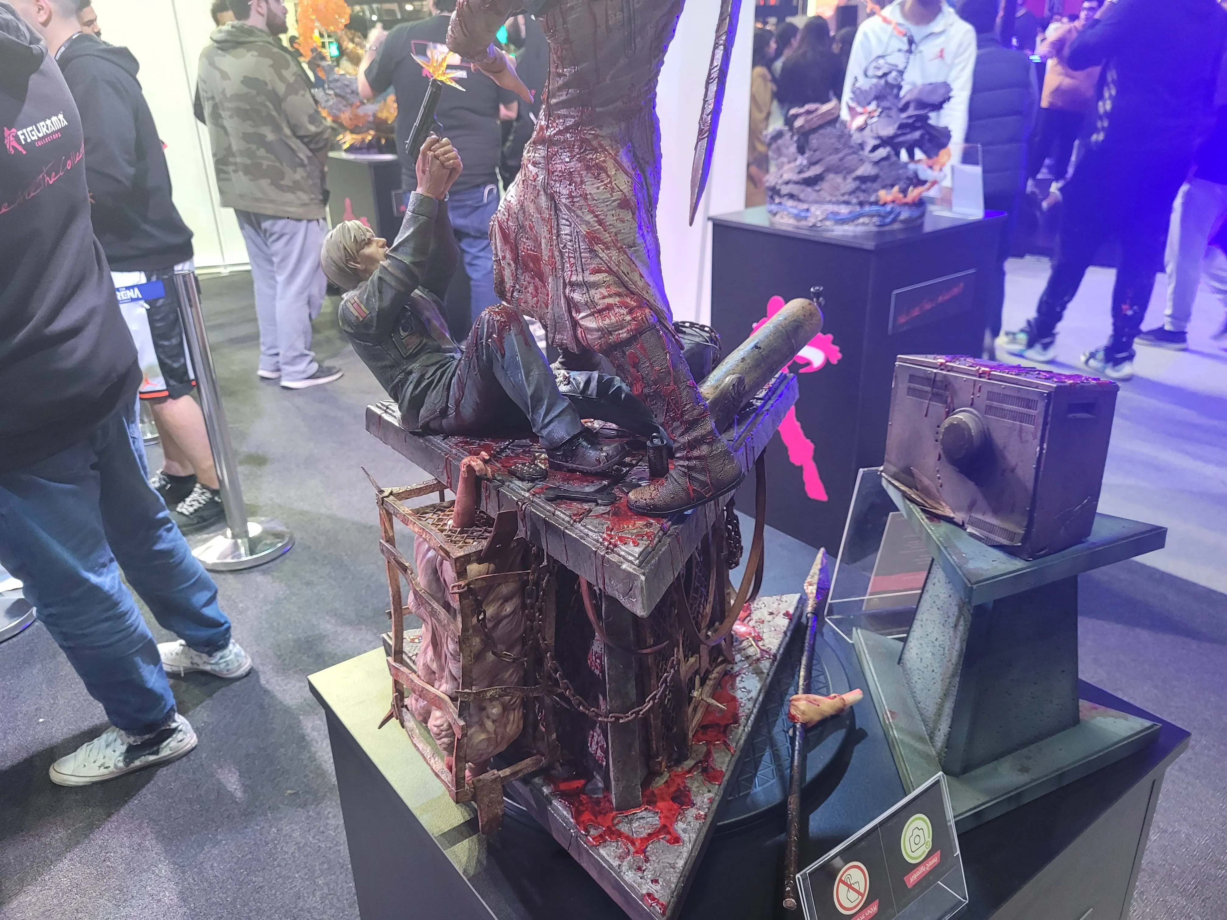 James Sunderland vs Red Pyramid Statue