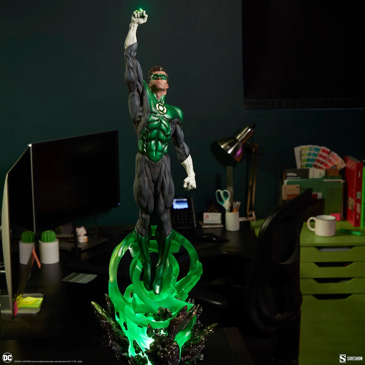 Sideshow Collectibles DC Comics Green Lantern Premium Format Figure